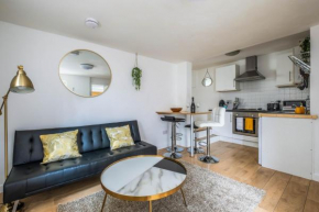 Cosy flat in Free Parking Area, Next to Bus Stop